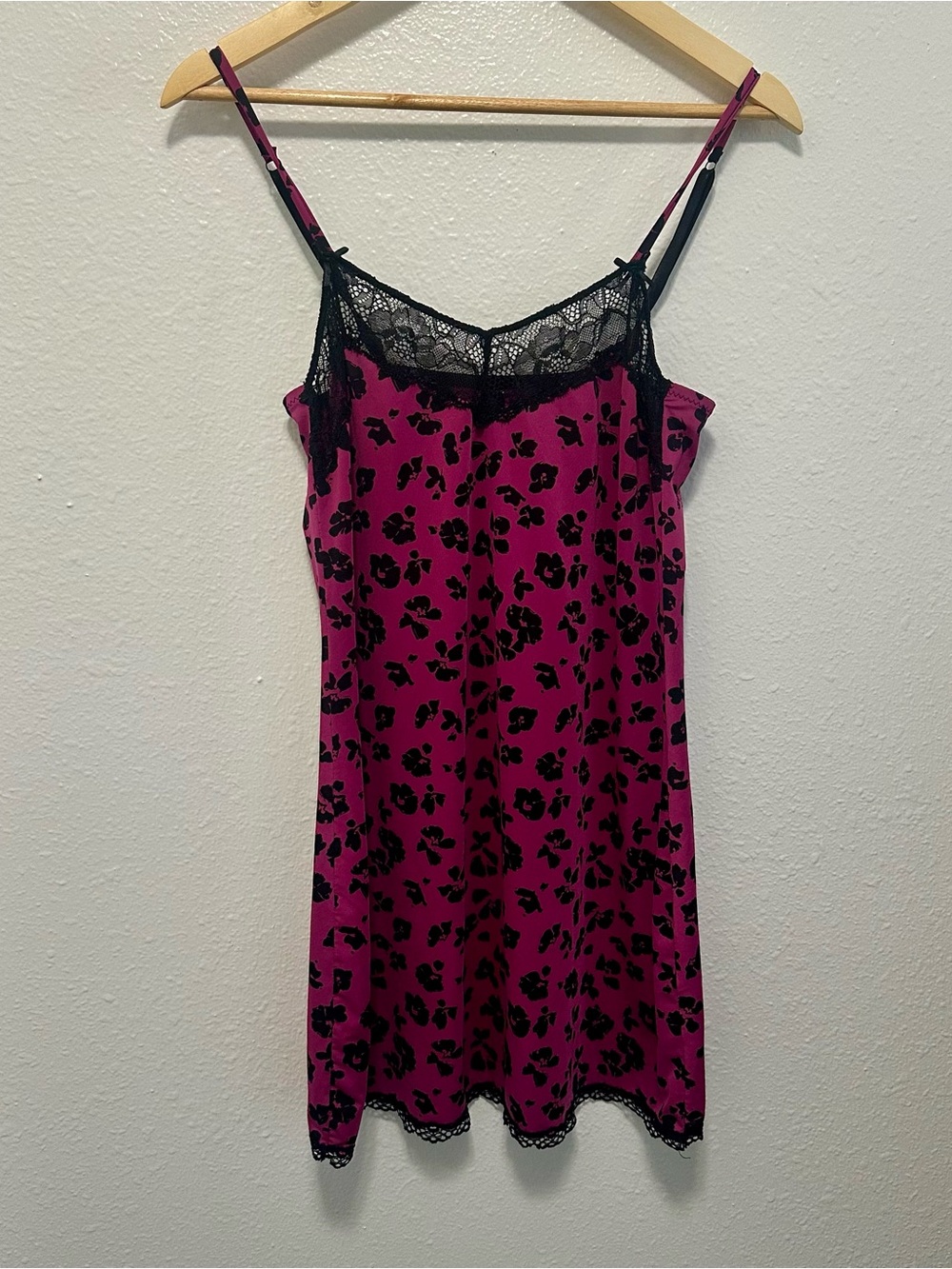 Marilyn Monroe Intimates Lace Trim Floral Slip Nightgown Pink Black